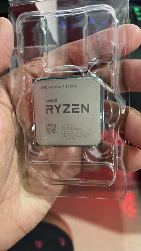 AMD RYZEN 7 3700X WITH PRISM COOLER