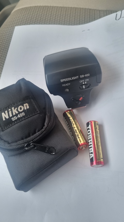 Nikon sb400 speed flashlight