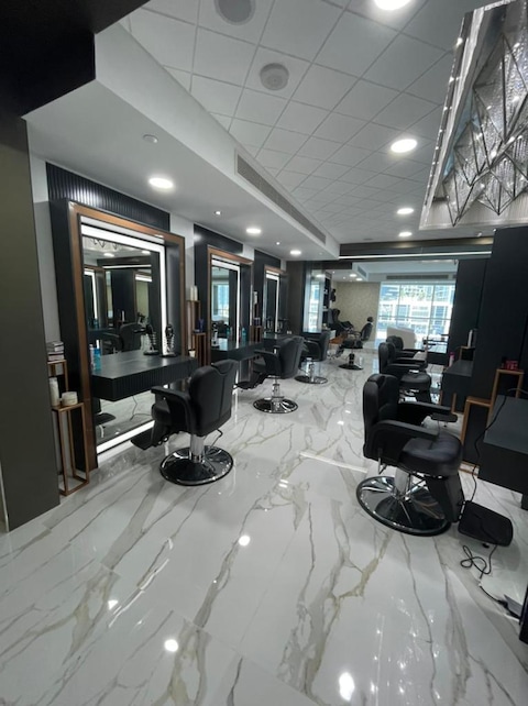 Busines for sale , ladies salon for sale in business bay