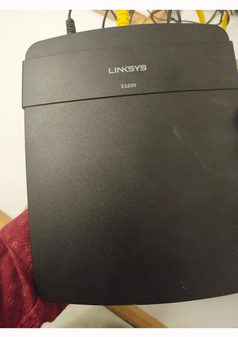 Linksys router E1200