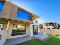 Vacant | Green Belt | Corner - End Unit