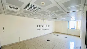 Ref 6896 Prime Location Fitted Space Good Price