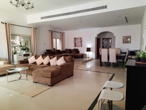 Furnished room for expat in Barsha 2 villa wth pool