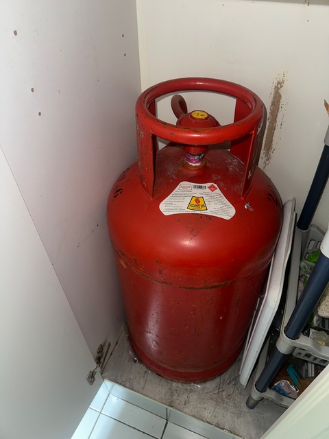 Gas cylinder medium size