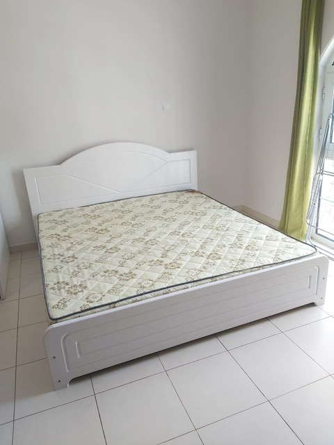 New White King Size 180cm x 200cm  Wood Bed with Mattress