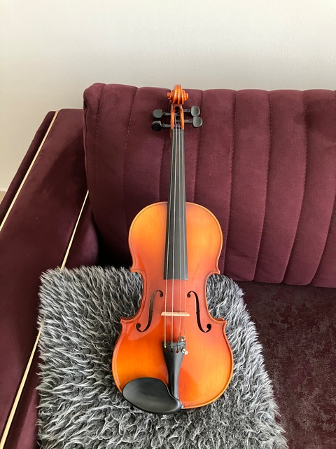Suzuki violin 1990