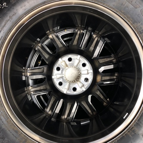 Original wheels 20” GMC Denali AT4 with Goodyear tyre 275/60r20