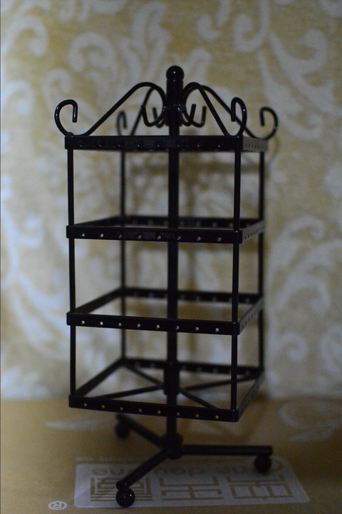 Black and Turnable Earring Holder