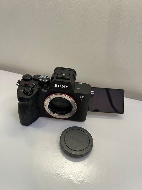 Sony Alpha 7 IV Full-frame Hybrid Camera ILCE-7M4