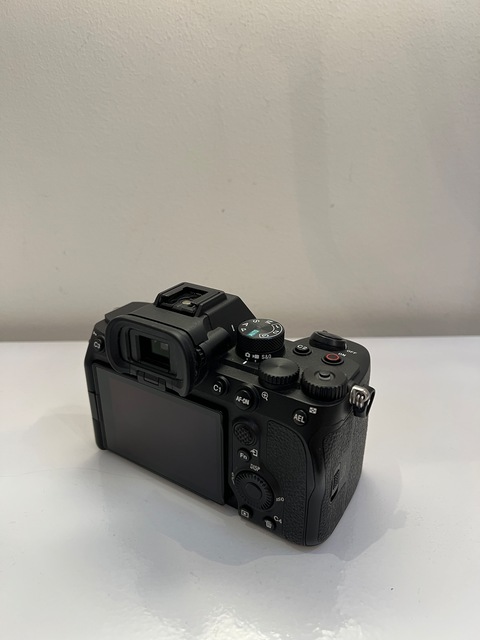 Sony Alpha 7 IV Full-frame Hybrid Camera ILCE-7M4