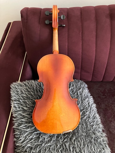 Suzuki violin 1990