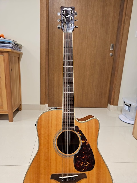 High end Awesome sounding Guitar ! Yamaha FGX720SCA for sale