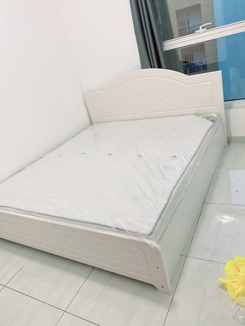 New King Size Wood Bed with Medicle Mattress 180 x 200cm