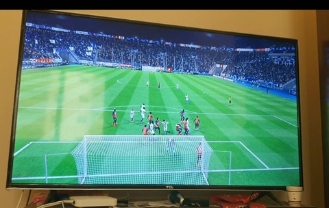 TCL TV screen for sale Top Condition