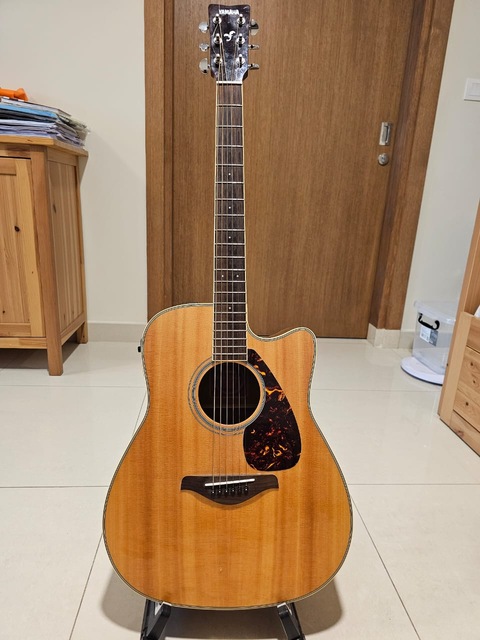 High end Awesome sounding Guitar ! Yamaha FGX720SCA for sale