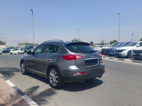 INFINITI QX50 // FIRST OWNER // GCC SPECS // FULL SERVICE HISTORY ONLY 43,000 KM