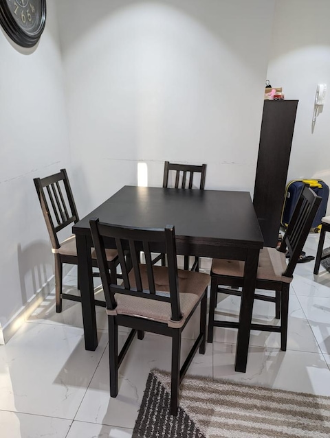 dining table + 6 chairs