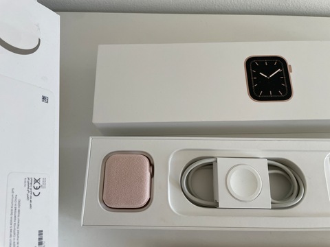 Apple iWatch Series 5 Rose Gold 40mm GPS