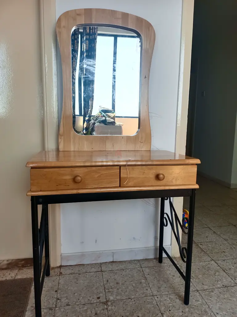 Dressing table