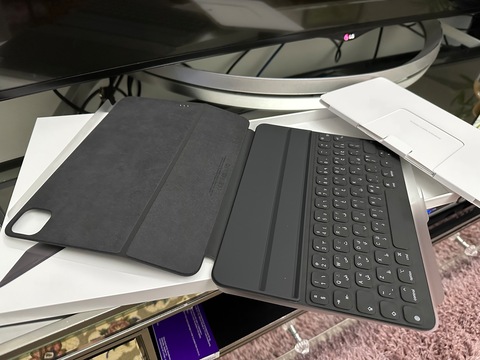IPad Pro 11 Smart Folio keyboard with aaplle Care plus