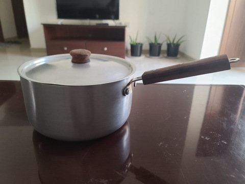 Aluminium Cooking Pot With Cover and wooden handle