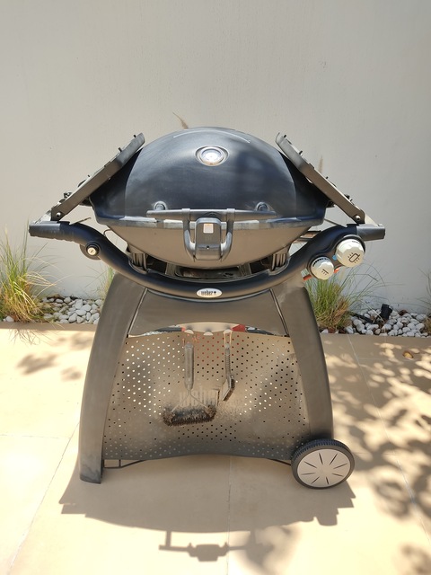 Weber Q3200 Gas Griller for 975AED Only!!!!