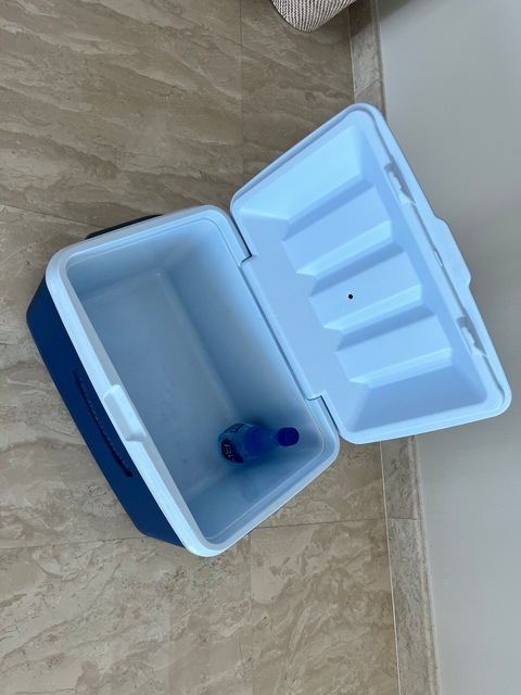 Rubbermaid ice box 30 liters