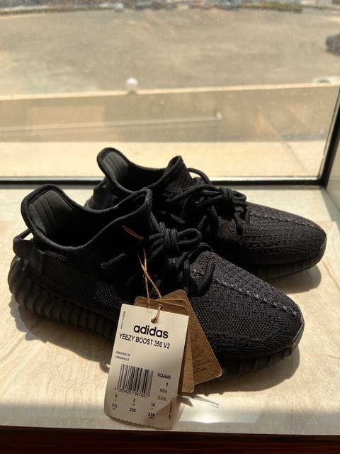 Yeezy boots 350 V2 size 38
