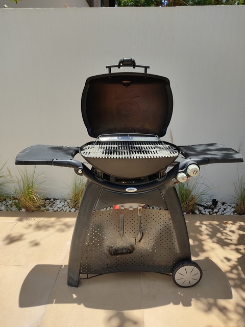 Weber Q3200 Gas Griller for 975AED Only!!!!