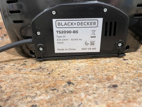 BLACK AND DECKER TOASTER