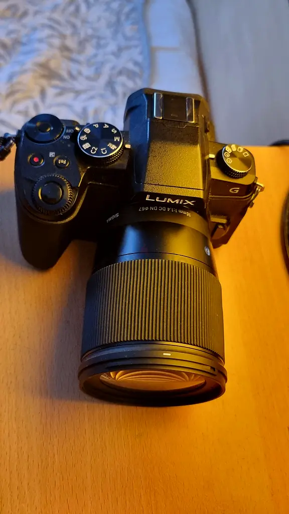 Sigma 16mm f1.4 mft lense