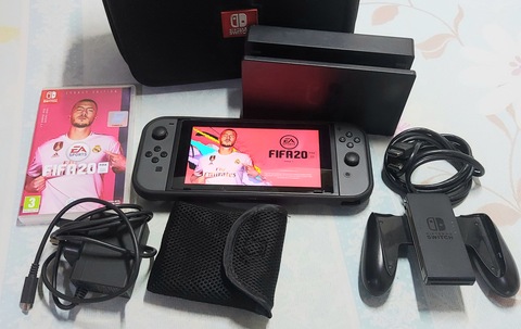 NINTENDO SWITCH +1 GAME WITH BAG