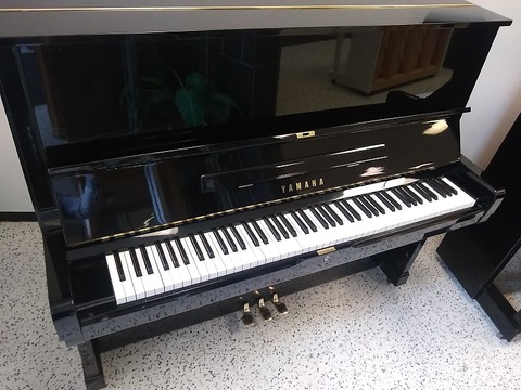 Yamaha U2 Upright Piano With Bench