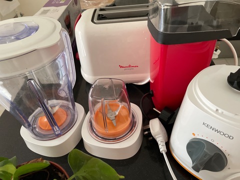 Blender kenwood, toaster and pop corn machine for free