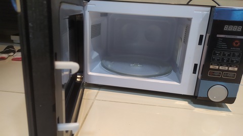 Clean Daewoo Microwave
