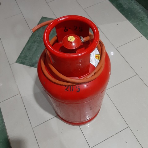 Medium gas Cylinder with half gas and regulator