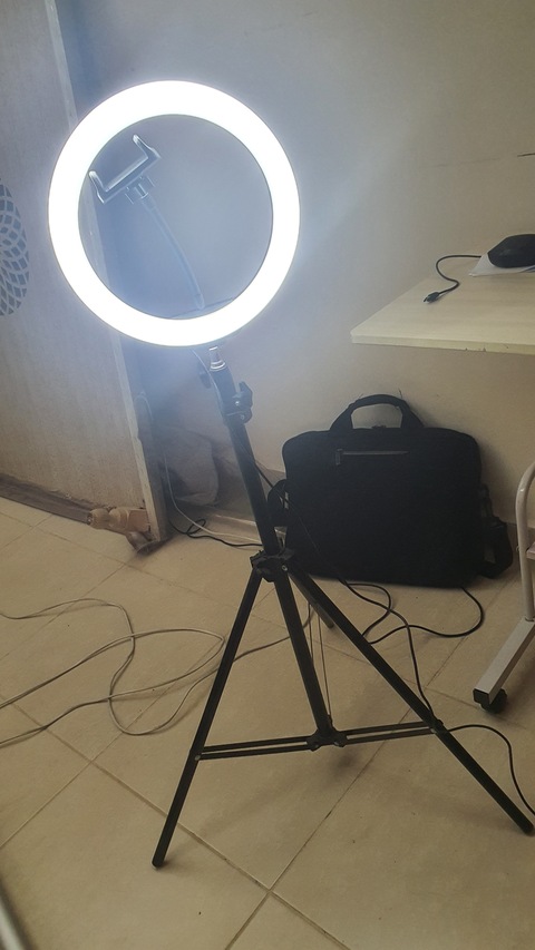Ring fill light with stand