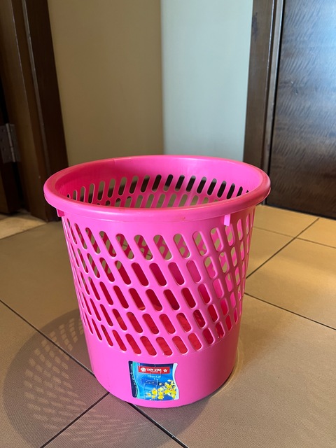 Waste bin pink