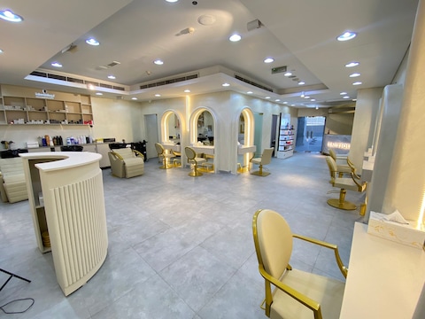 Busines for sale, beauty salon for sale in downtown
