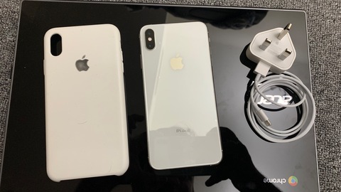 iPhone XS Max 512GB Silver Flawless condition