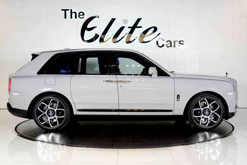 2023 NEW ROLLS ROYCE CULLINAN BLACK BADGE GCC STARLIGHT SANCTUARY