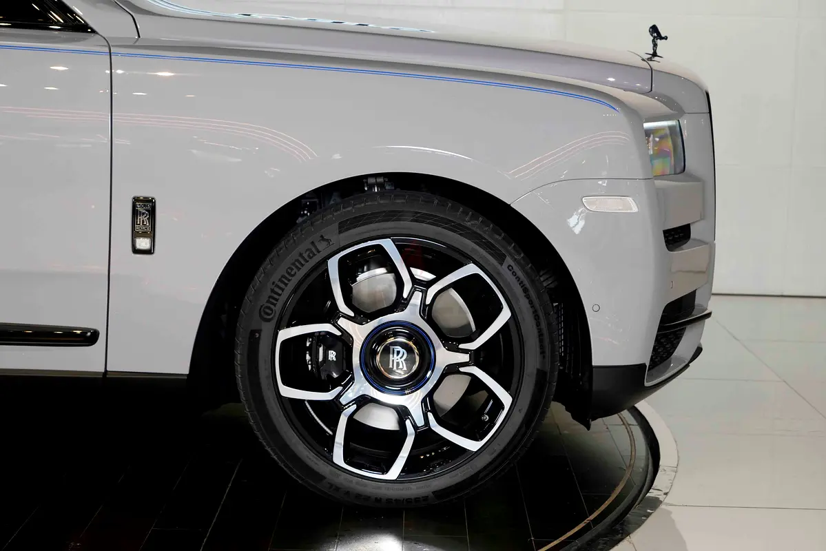 2023 NEW ROLLS ROYCE CULLINAN BLACK BADGE GCC STARLIGHT SANCTUARY