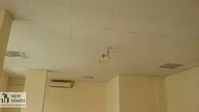 Shop In 4 , 6 Or 12 Chqs Parking Side East Loading Unloading