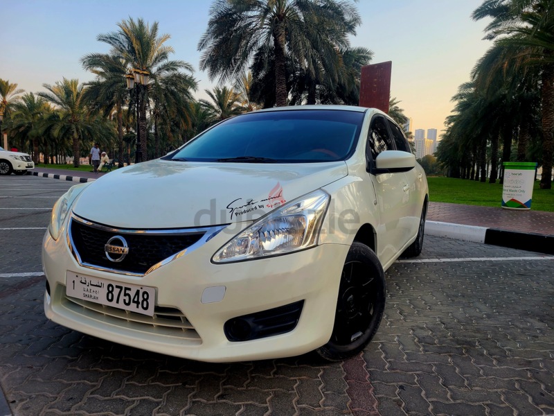  Nissan Tiida GCC .6L saliendo del país