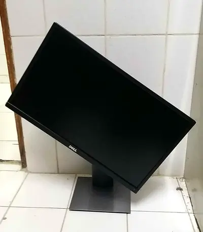 22 inch Dell  Full HD LED Monitor Nerrow Bezel With HDMI + Hidrolic Stand Model No P2217H