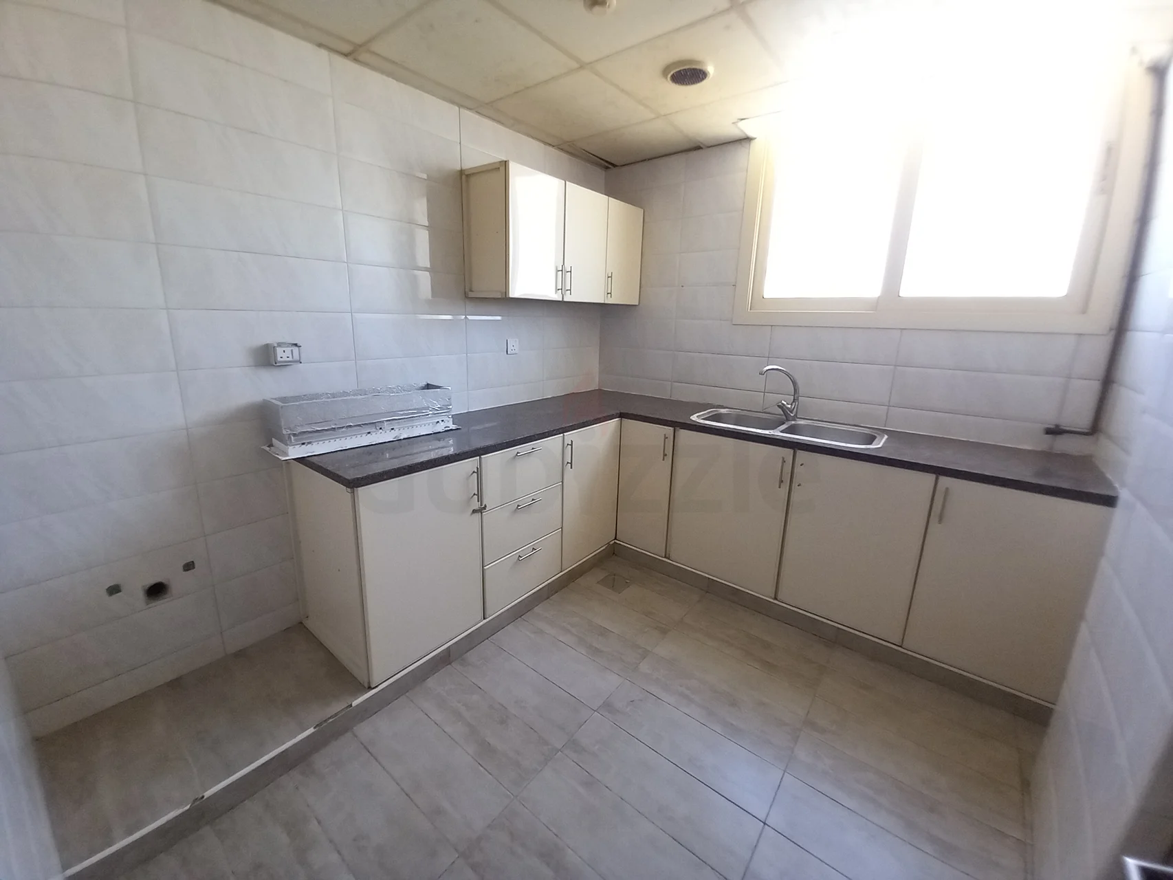 Grand Offer | Luxurious 2bhk For Family | Central Ac | 2wr | Just In 31k | At Prime Location In Muwa