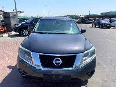 Nissan pathifinder 2014gary color GCC calen car