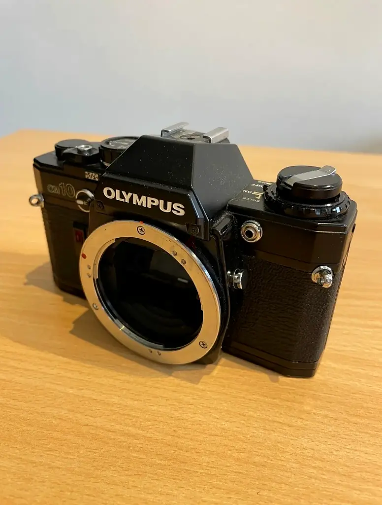 Olympus OM10 35mm SLR Film Camera with 75150mm Prime lens