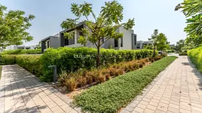 Vacant | End Unit | Single Row | Overlooking Park
