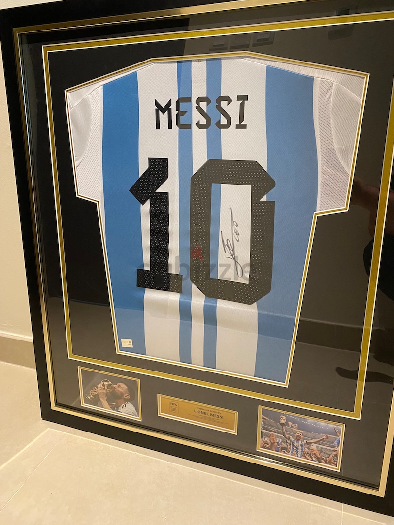 Framed Lionel Messi Signed Argentina Shirt - 2022-23, Home